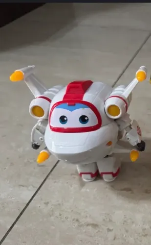 Brinquedo que transforma em robô Super wings 