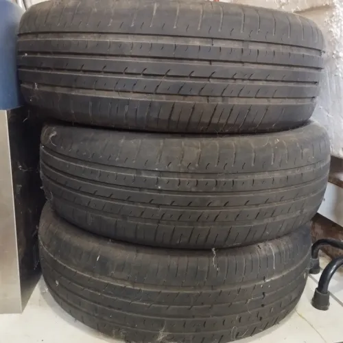 Pneus 185/60 R 15 meia vida bons! Vendo ou troco por 175/70 R 14