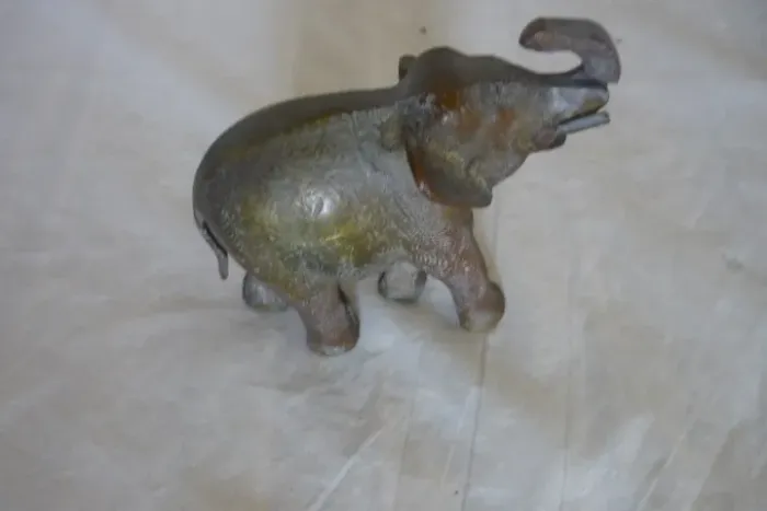 Antiga Escultura De Elefante Em Metal 9 Cm De Altura
