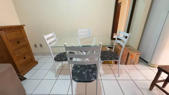 Mesa de Vidro com 4 cadeiras