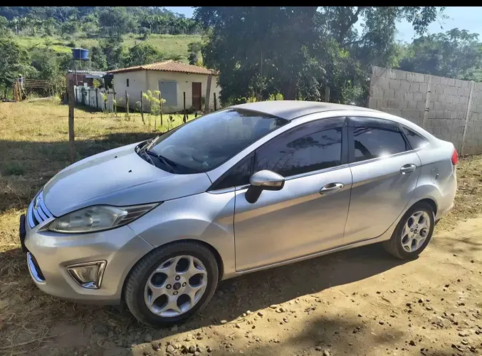 Ford Fiesta Sedan SE 1.6 16V Flex 4P 2013