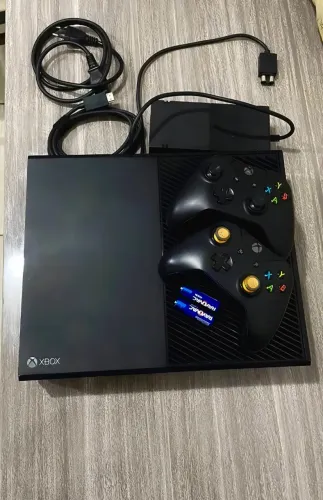 Xbox One X 500GB + 2 Controles + 2 Jogos NOVÍSSIMO!!!