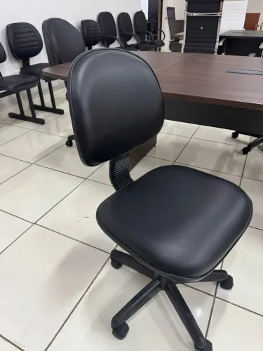 Cadeira giratória executiva lisa