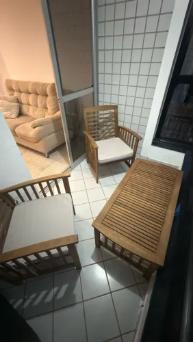 Conjunto jardim de madeira 4 peças, em ótimo estado
