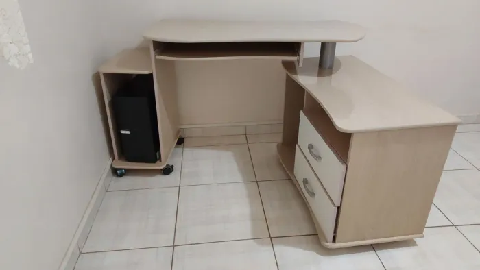 Vendo Rack retrátil para computador/tv