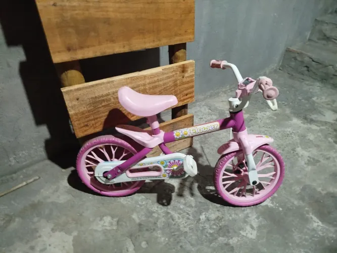 Bicicleta infantil menina