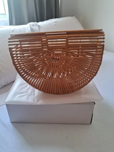 Bolsa de madeira nova