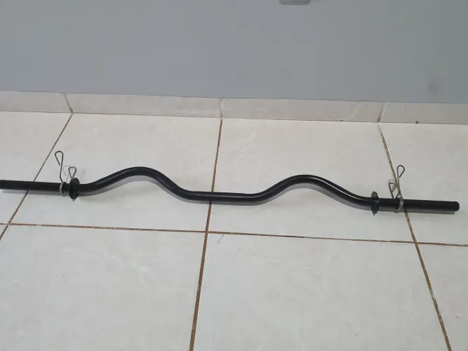 Barra W musculação.