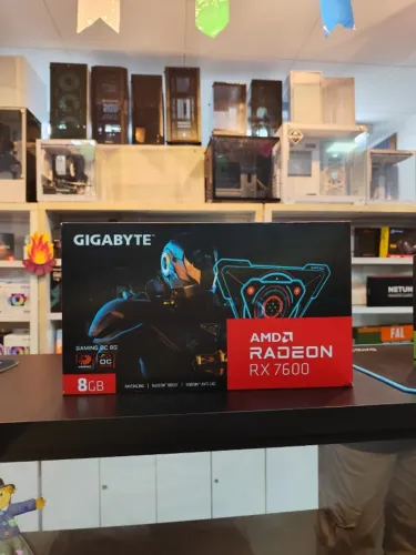 rx 7600 8gb gigabyte 3x fans