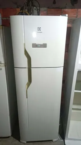 Vendo/troco,Geladeira Electrolux 360L 110v funcionando Aceito pix cartao parcelo entrego