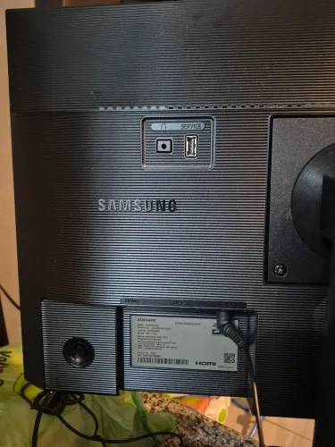 Monitor Samsung Odyssey 24" 144hz giratório 