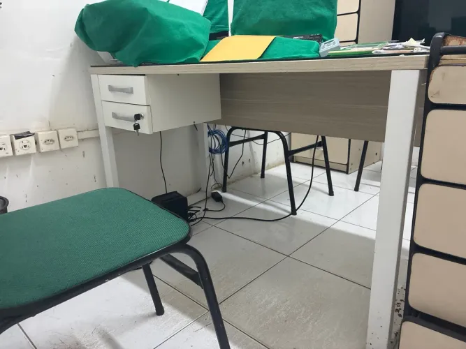 Mesa de Escritório com 2 Gavetas