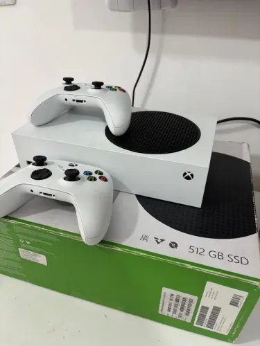 Xbox séries S dois controles