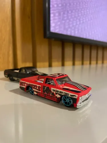 kit hot wheels '67 chevy c10, custom com pneus de borracha. 