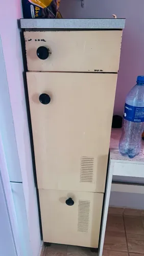 Armário Multiuso Vertical Vintage em Aço - Estilo Retrô Anos 70/80