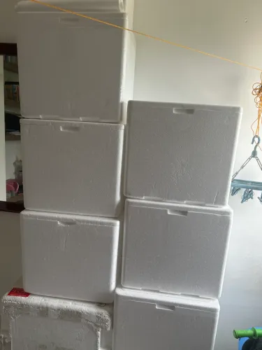 Vende-se isopor 44 litros. 