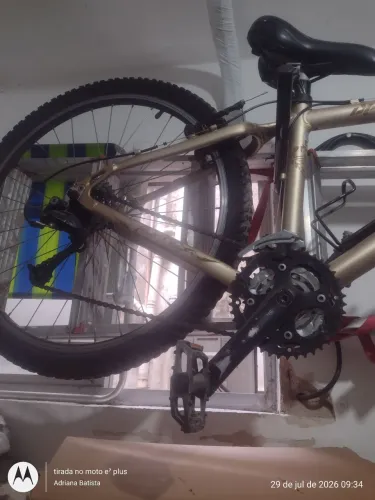 Vendo uma bicicleta de marcha e um fogão de 4 bocas a bicicleta vendo pô 600 e o fogão 500