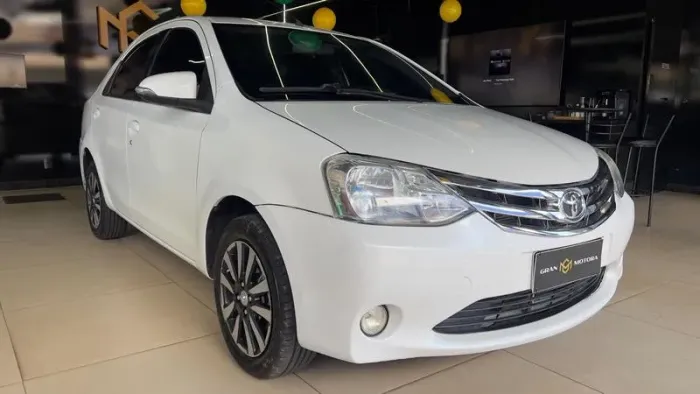 Toyota Etios Platinum Sed. 1.5 Flex 16V 4P Mec. 2016