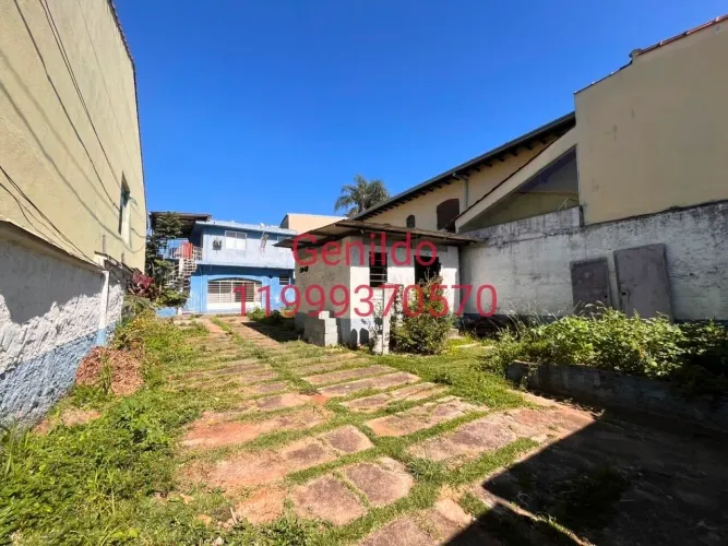 Casa comercial ou residencial com 3 salas , 8 vagas de garagem, em cima 2 quartos, e salas