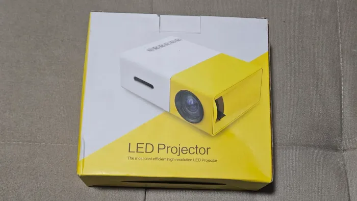 Vendo Projetor Portátil (NUNCA USADO)