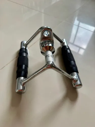 Puxador triângulo R$125,00