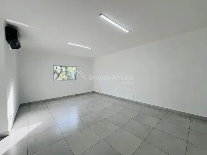 Sala comercial para locação Parque Brasil 500.