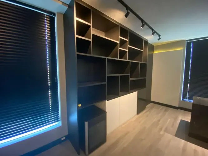 SALA COMERCIAL MONTADA Porteira Fechada