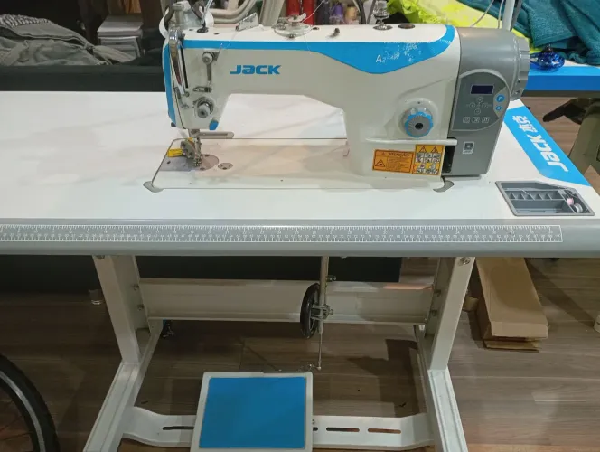 Máquina reta Jack