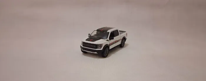 Ford Raptor F-150 em metal