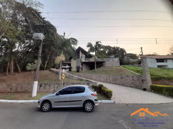 EXCELENTE CASA A VENDA COM PISCINA, CONFIRA!