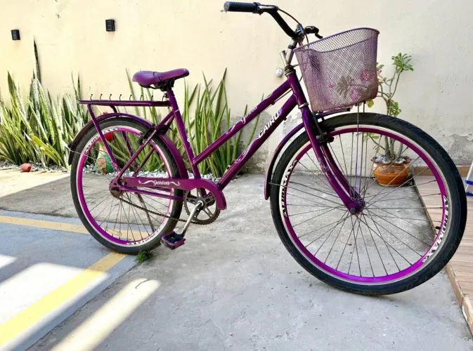 Bicicleta de Passeio Cairu Gênova Aro 26 Feminina - Com Cestinha e Bagageiro