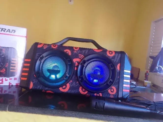 Vendo essa caixa de som nova na caixa
