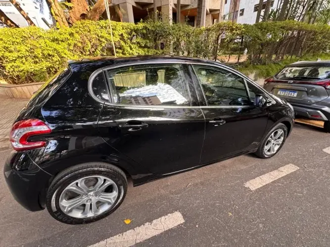 Peugeot 208 Griffe 1.6 Flex 16V 5P Aut. 2014