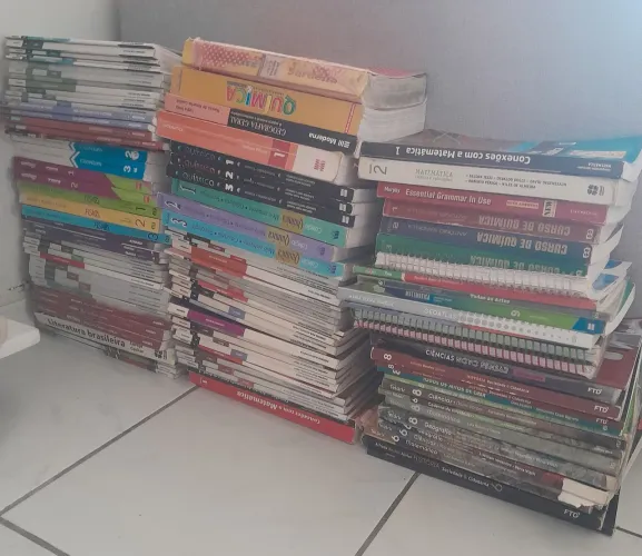 DESAPEGO LIVROS DIDÁTICOS 