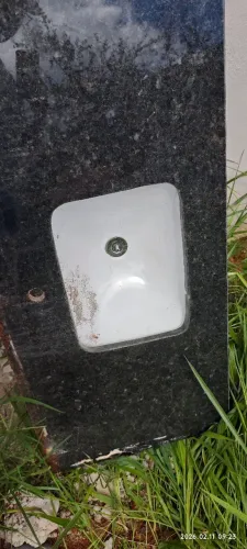 Pia granito com cuba Deca nova