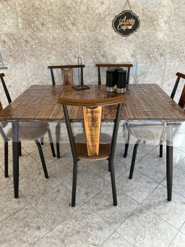 Mesa com 6 cadeiras