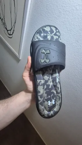 Chinelo Under Armour novo!