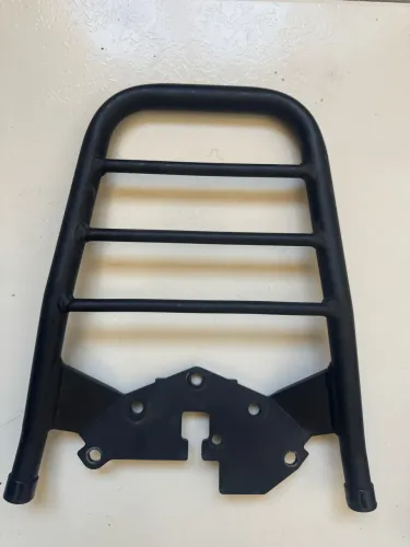 Suporte bagageiro para bauleto. BIZ 2024