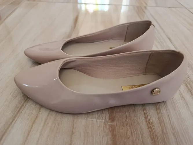 Vendo duas sapatilhas tamanho 34 novas 
