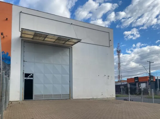 Galpão/Depósito/Armazém para Alugar no Bairro Humaitá com 230 m² de Área Útil