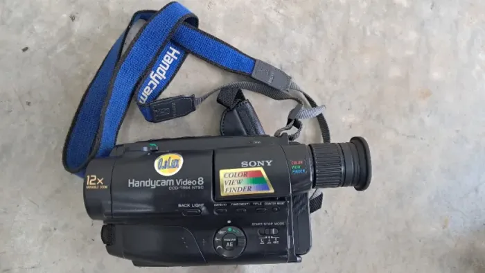 Camera Sony Handycam video 8 CCD-TR64 NTSC USADA