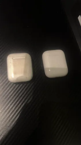 2 AirPods com defeito