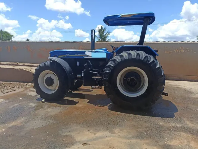 Trator de pneu New Holland 7630 ano 2021