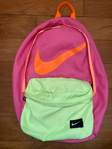 Mochila Nike Original Neon Rosa/Laranja/Verde - Usada