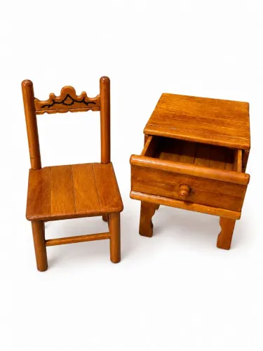 Mini móveis colecionaveis ou para decoração feitos a mão.