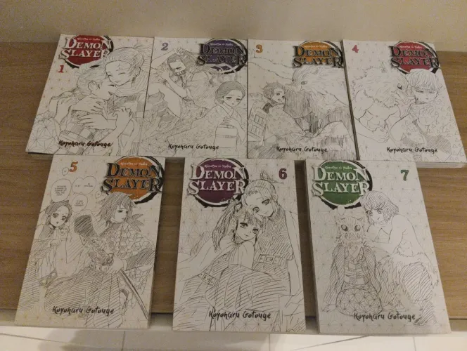 Mangás Demon Slayer - 7 primeiros volumes 