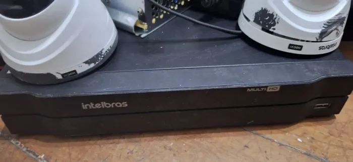 Vendo DVR Intelbras 4 canais + 4 câmeras + fonte