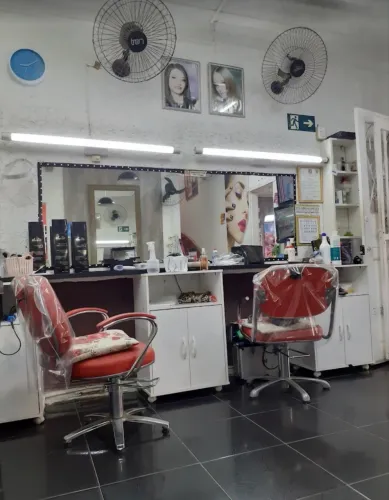 Precisa-se de manicure e cabeleireira para salão de prestigio no Gonzaga