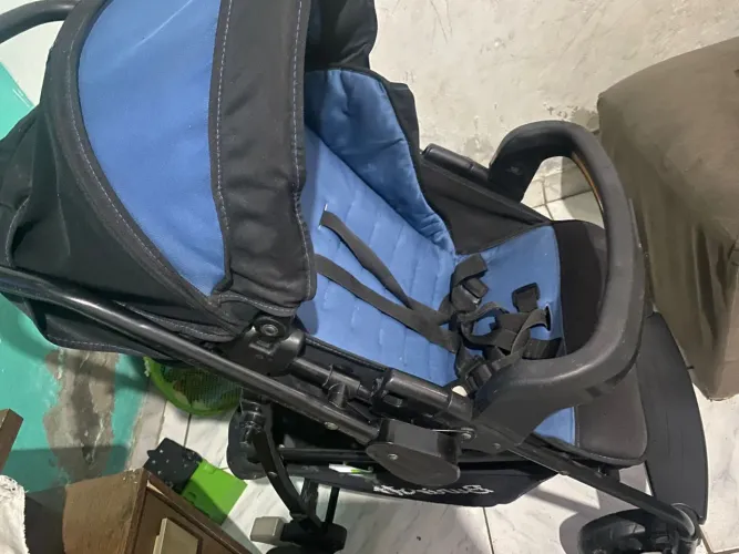 Vendo carrinho de Bebê 