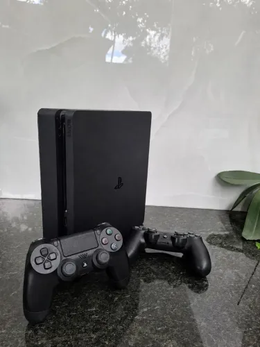 PLAY STATION 4 SLIM
